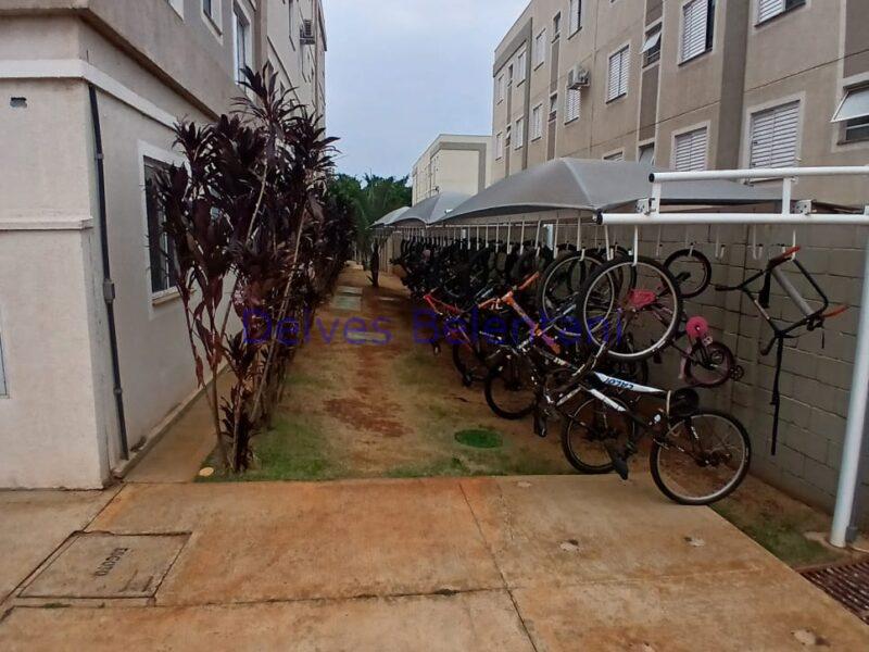 Apartamento Condomínio Antares com Quintal